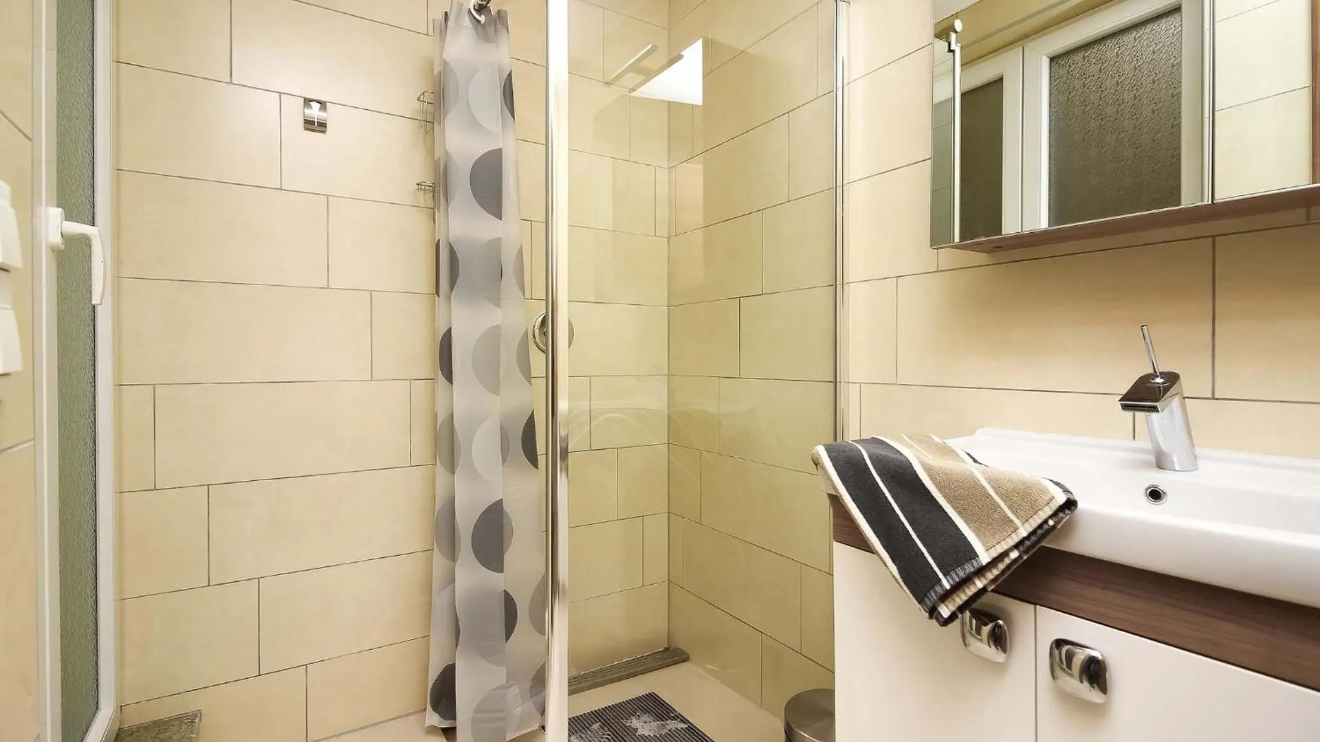 Perlina - Apartment For Four People Vrsar